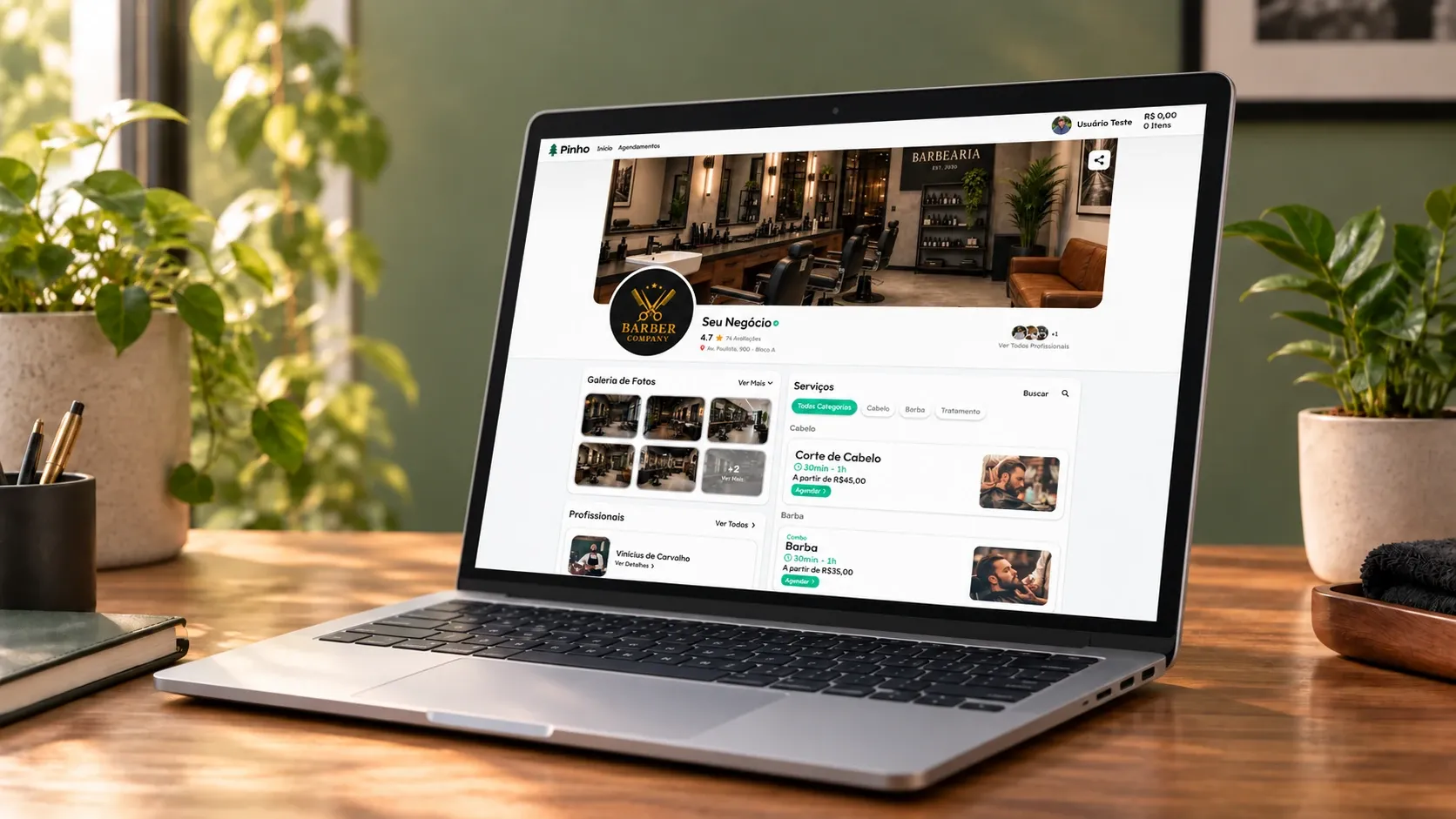 Notebook com a página do estabelecimento Pinho e seu catálogo de serviços